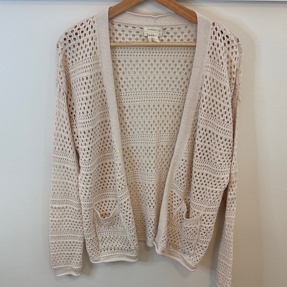 Artelier Nicole Miller Sweaters - Artelier Nicole Miller Women’s Crochet Cream Beige Cardigan Open-front Size S